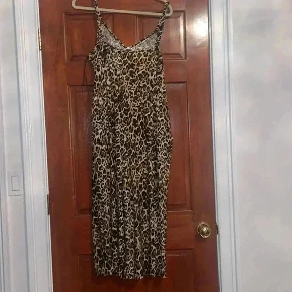 Candie’s leopard print jumpsuit - Picture 5 of 7